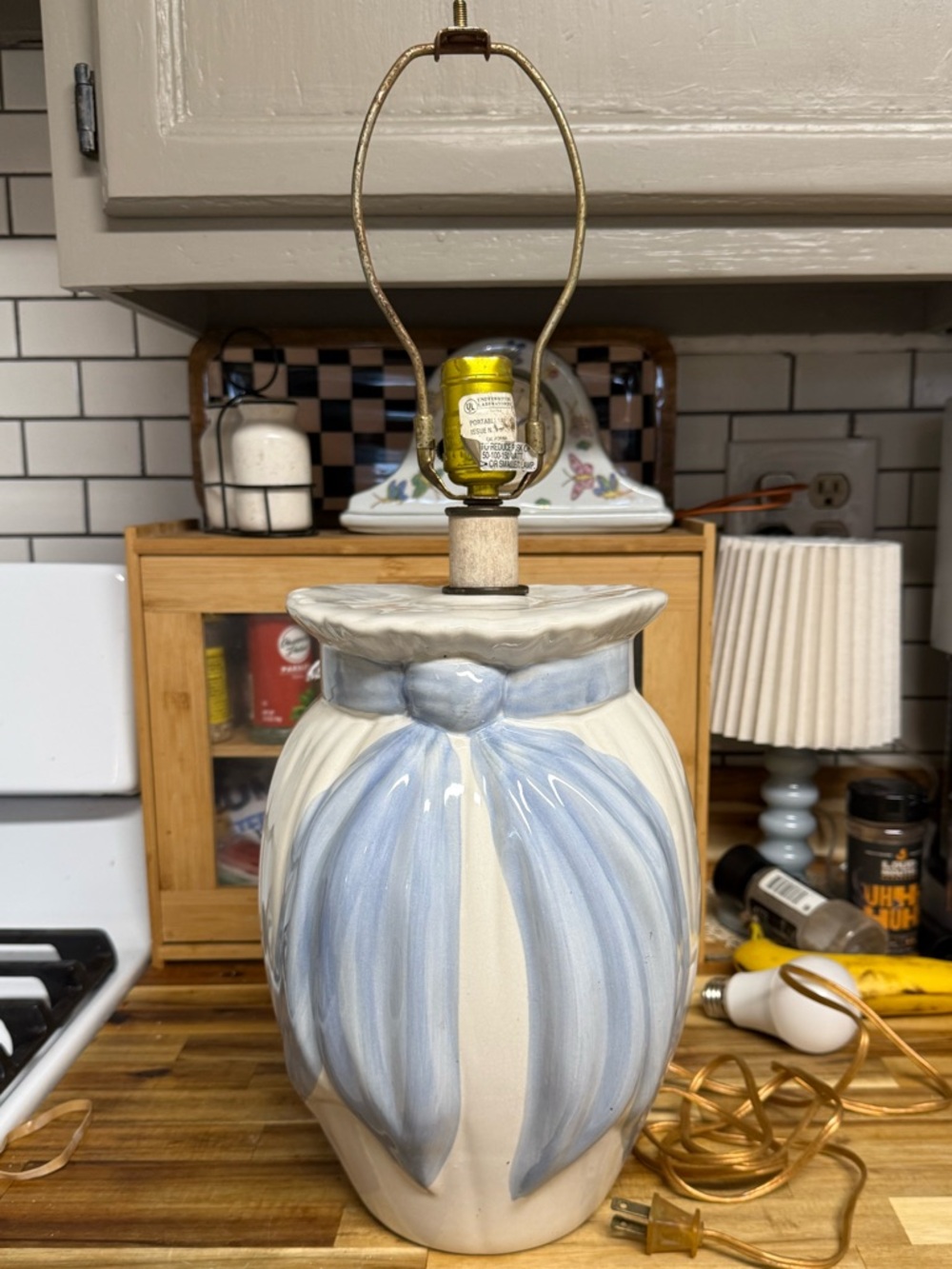 Ceramic Table Lamp 1970-80 blue bow ribbon MCM table lamp works vintage